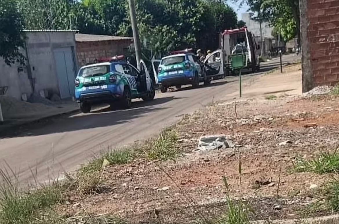 Mulher esfaqueia homem na barriga e alega legítima defesa: “Fui agredida”