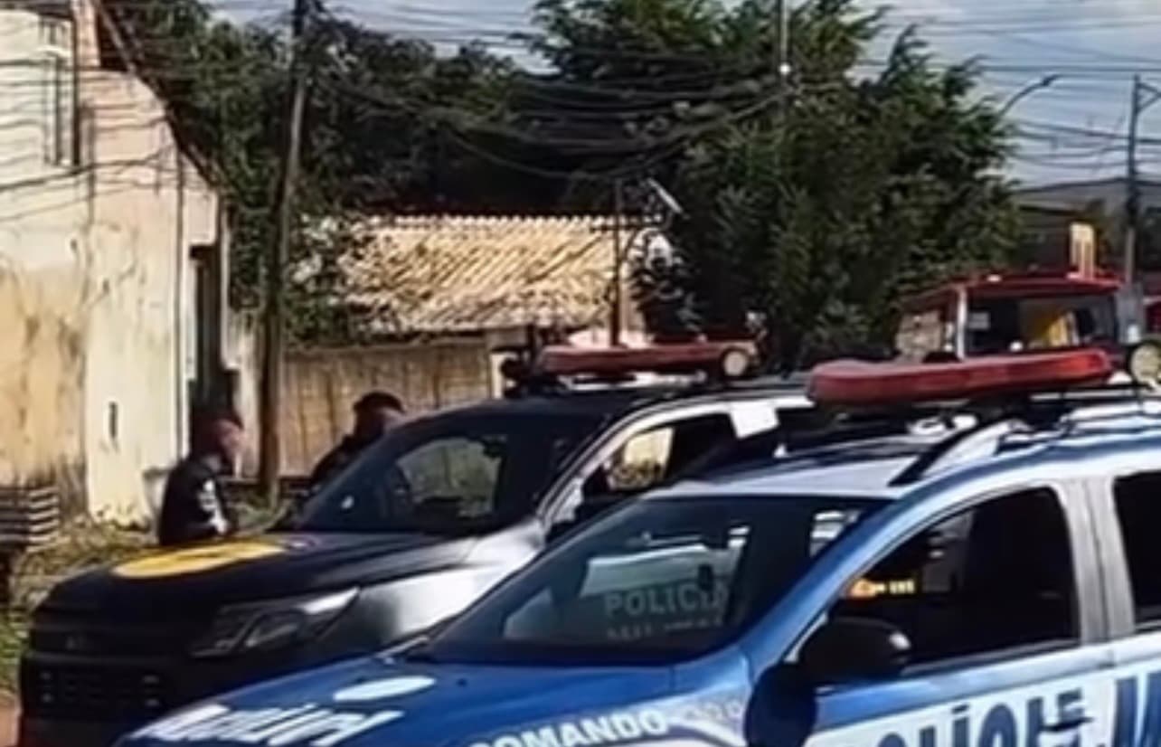 Polícia fecha o cerco com helicóptero, encurrala facção e três vão parar no hospital após confronto