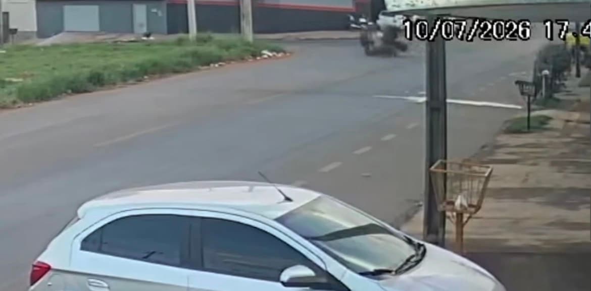 Idoso sem CNH fecha motoqueiro e morre na hora em Goiânia