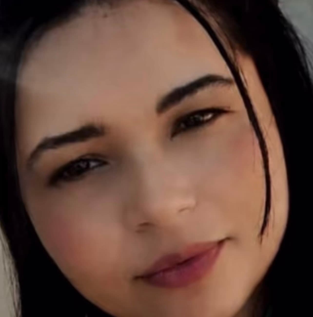 Mulher de 29 anos é assassinada a facadas na frente das filhas; suspeito foi preso