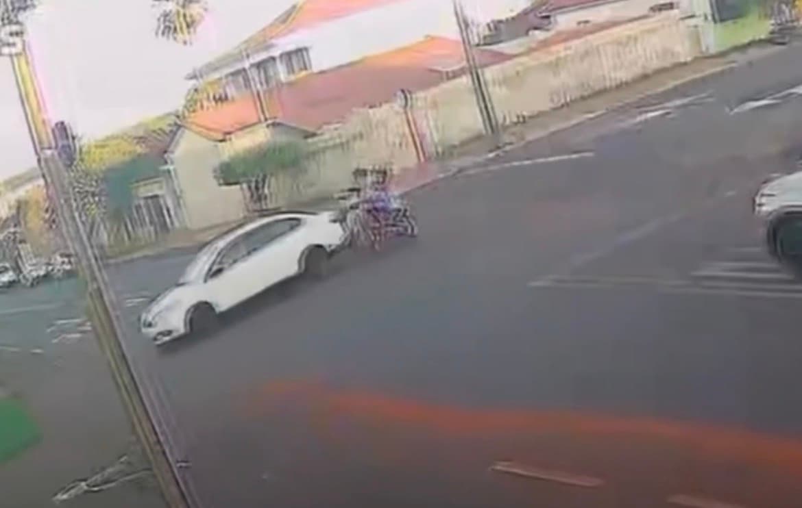 Pancada violenta entre carro e moto mata criança de 8 anos em Jataí