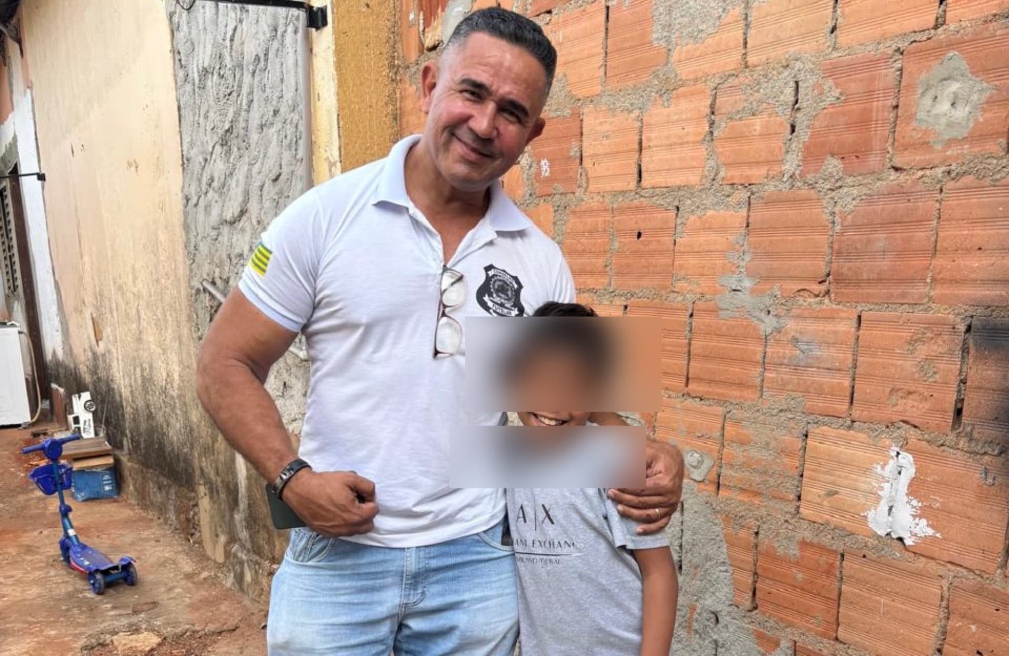 Menino com diabete resgatado de apartamento recebe alta e aparece sorrindo em foto; mãe segue presa