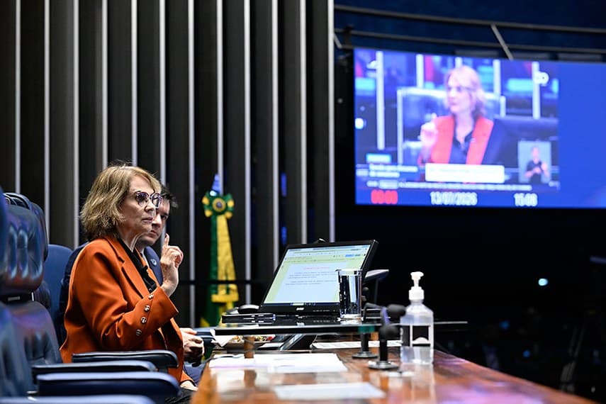 Damares diz sofrer ataques de aliados após racha entre Flávio Bolsonaro e Michelle