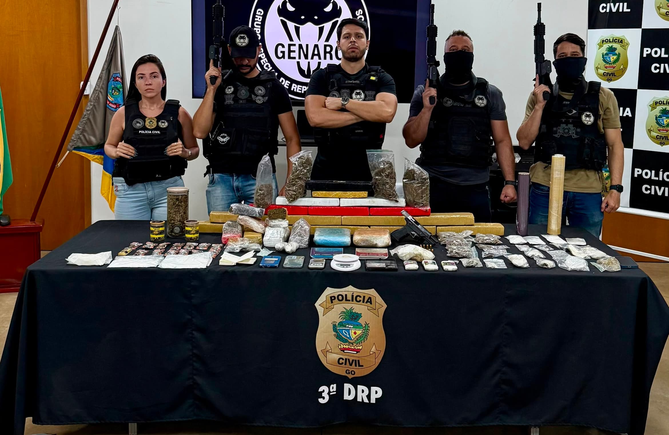 Empresário usava loja de roupa como fachada para tráfico; motorista de app fazia “delivery” da droga