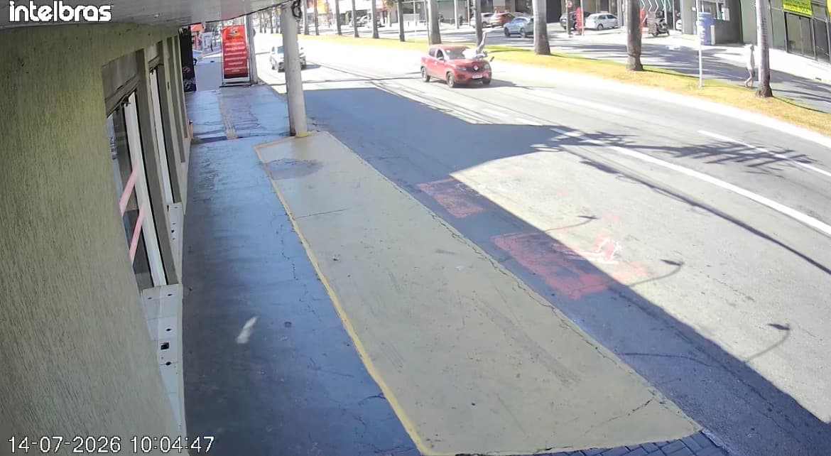 Idoso de 70 anos tenta atravessar fora da faixa e é atropelado na Avenida T-63, em Goiânia