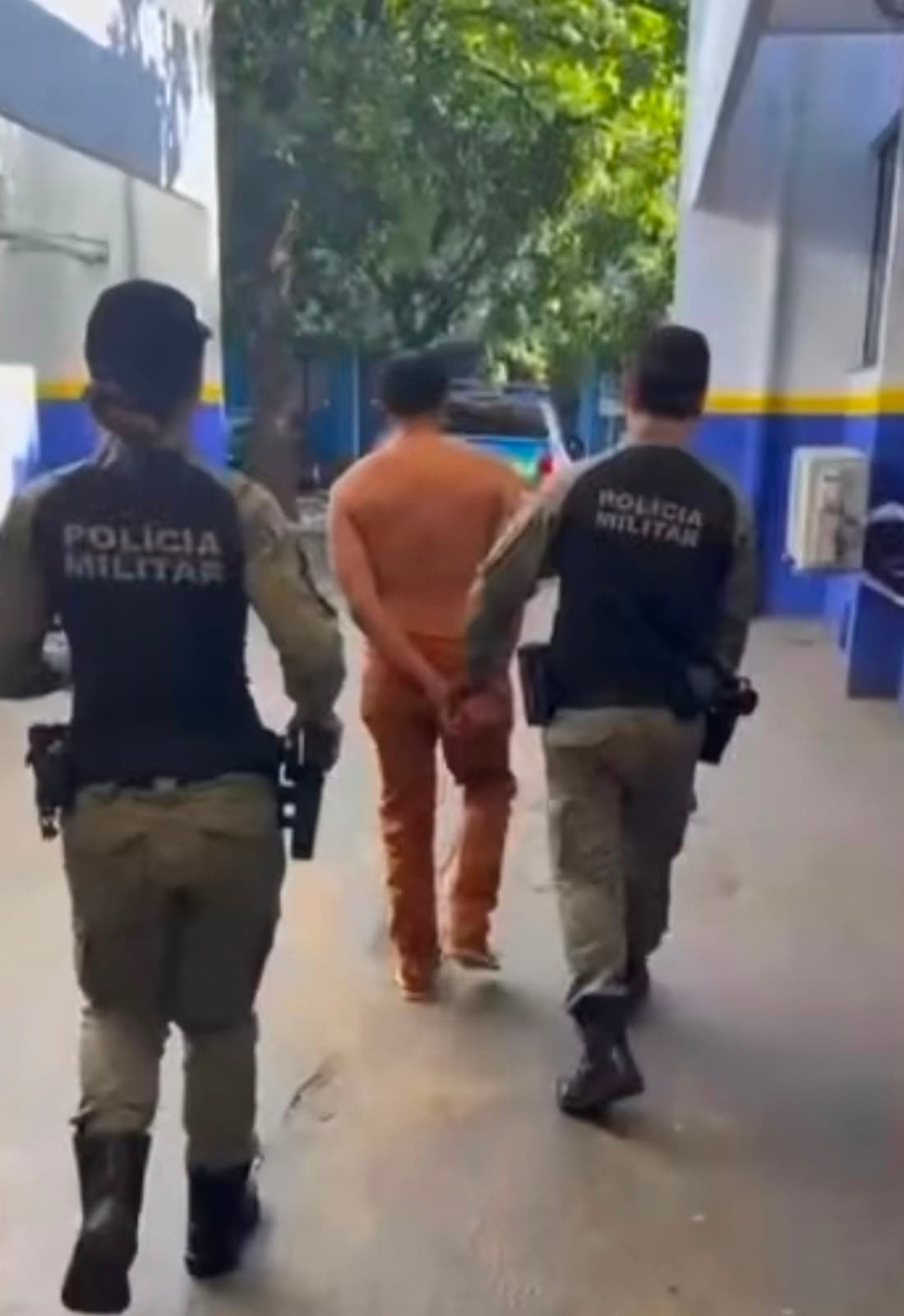 Mulher é atropelada pelo ex na porta do trabalho; vítima revela pânico após ameaças