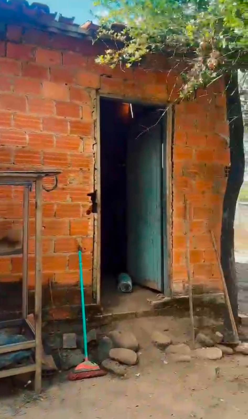 Mulher é resgatada de cativeiro após dias de tortura em ilha isolada no interior de Goiás: "bebia água do rio para sobreviver"