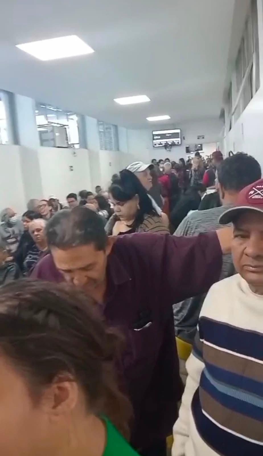 Pacientes relatam descaso e superlotação no Hospital Araújo Jorge, em Goiânia
