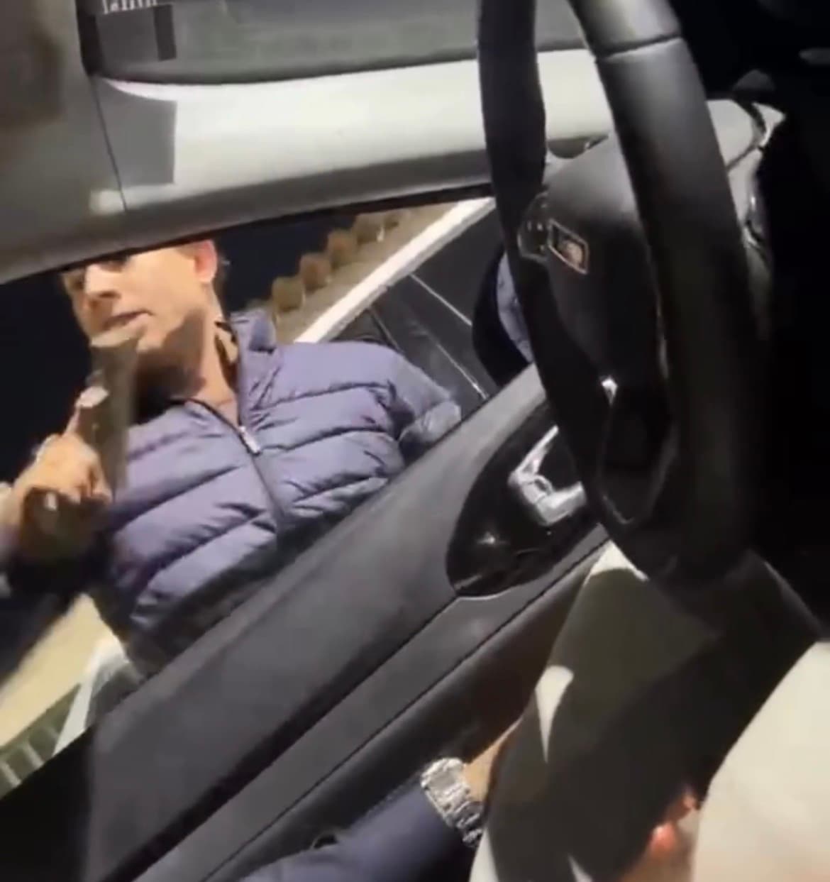 Empresário agride parente dentro de carro e manda vender bens para pagar dívida