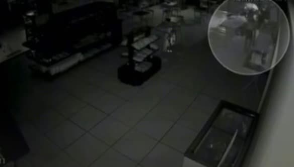Homem invade padaria, se arrepende e devolve notebook, mas confessa ter gasto dinheiro do caixa com drogas