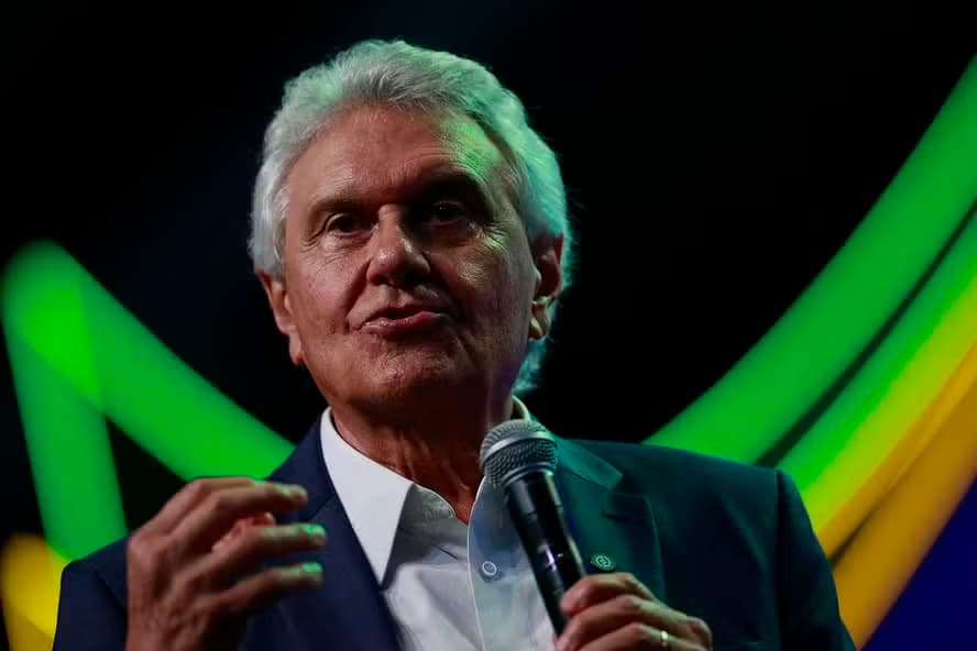 Caiado rebate críticas, diz que Flávio Bolsonaro criou os próprios problemas e ataca Lula