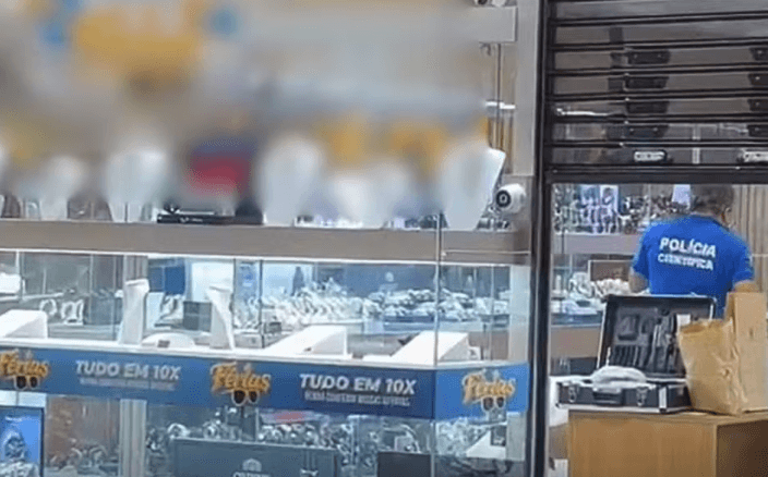 Bandidos invadem shopping de Goiânia e fazem limpa de R$ 400 mil em joalheria