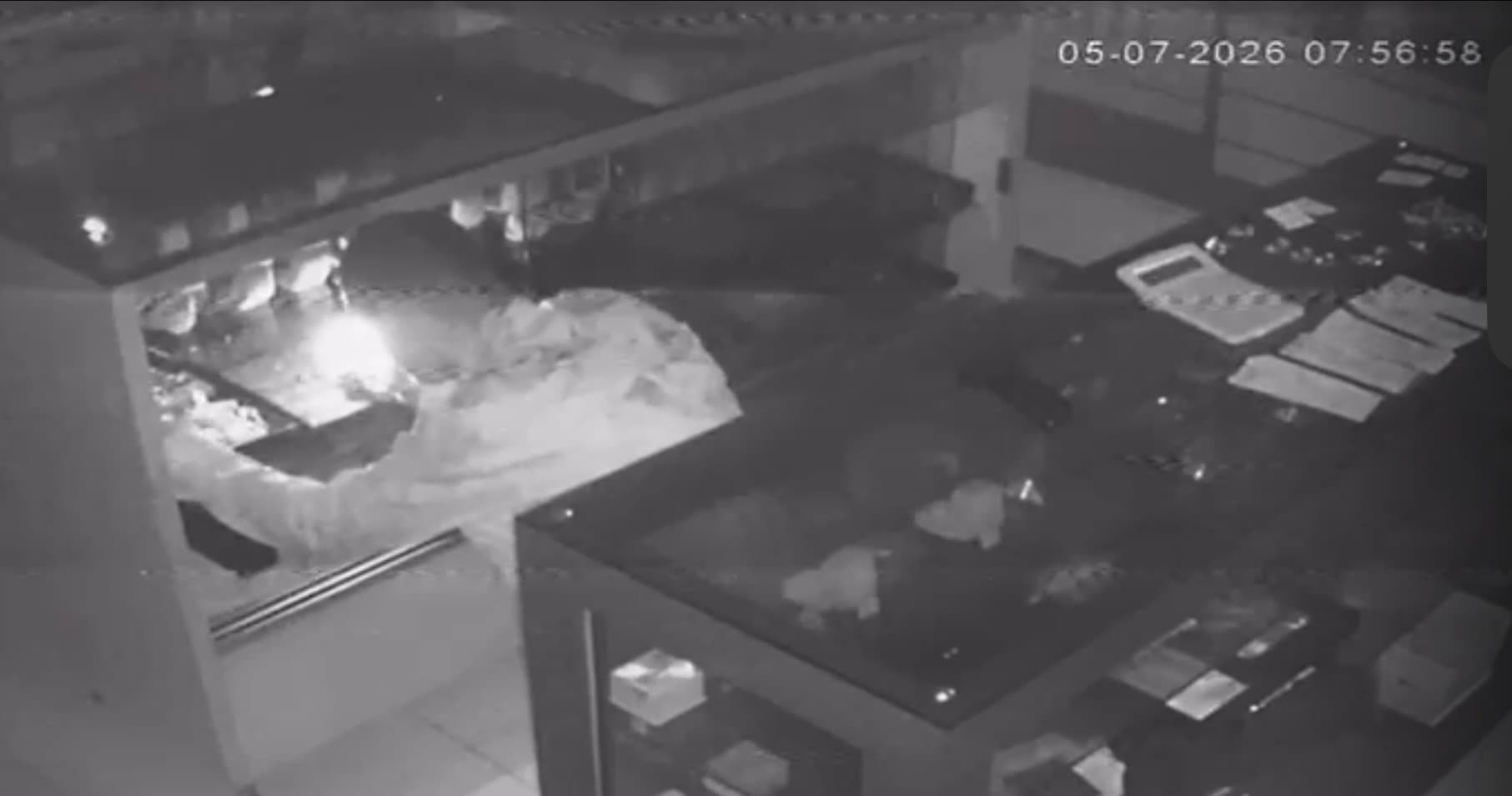 Homem arromba joalheria em Goiânia, causa prejuízo de R$ 20 mil e confessa ter vendido tudo por R$ 400