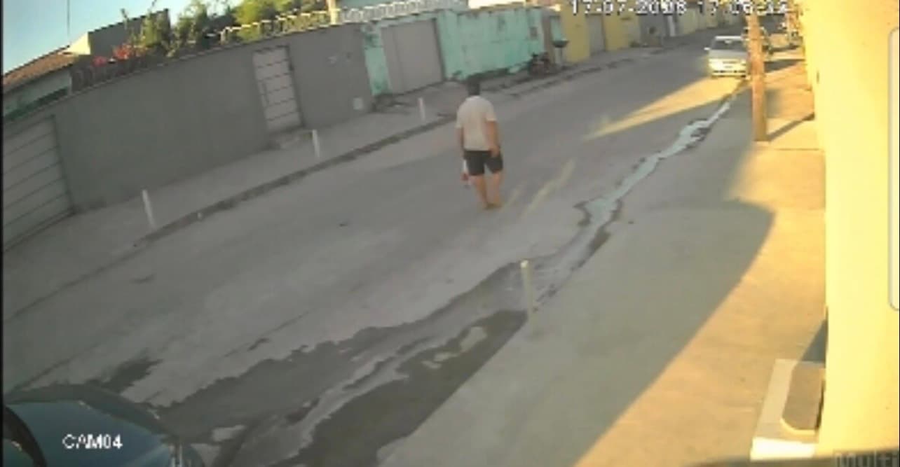 Motorista bêbado é preso após atropelar pedestre e bater em carro