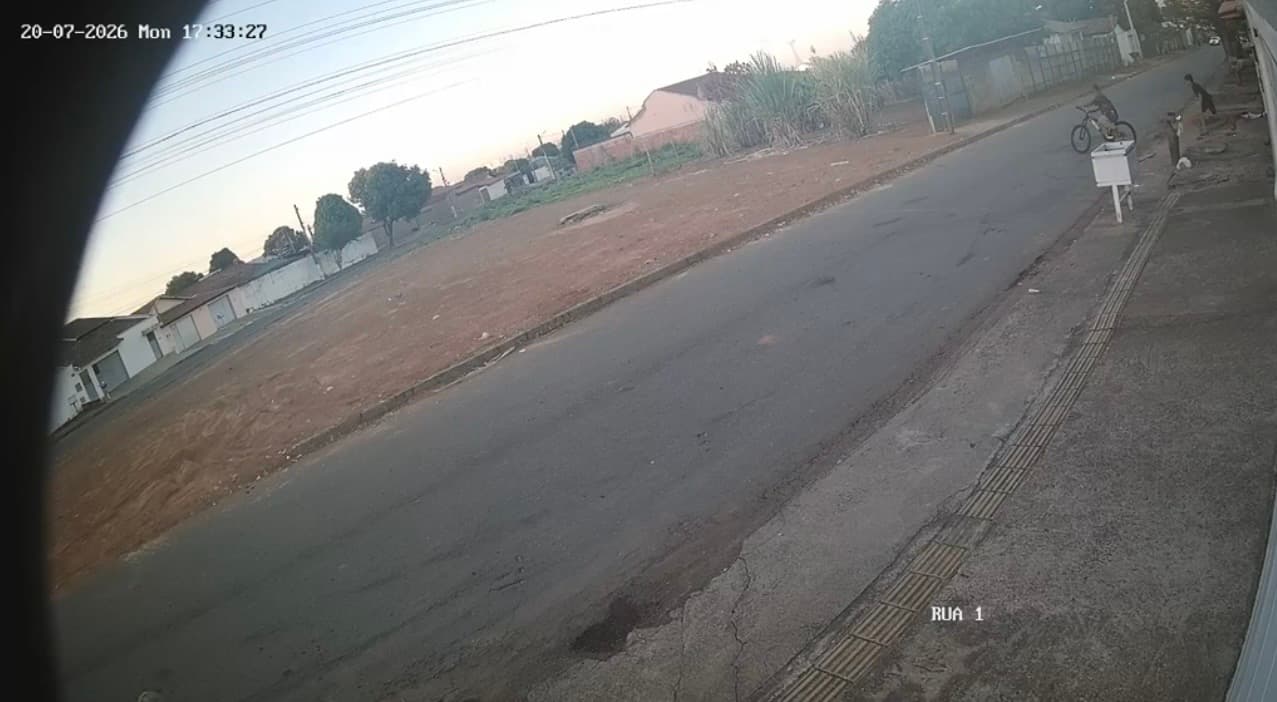 Peba 'troca' bicicleta velha por modelo de R$ 3 mil de adolescente e foge