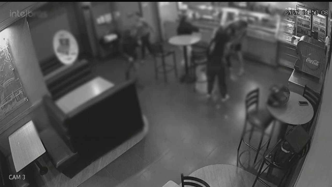 Homem morre após ser imobilizado por três pessoas em fila de fast food