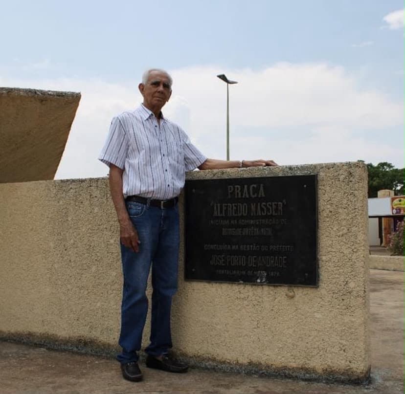 Ex-prefeito de Pontalina é baleado na porta de casa; câmera flagra ação de atirador