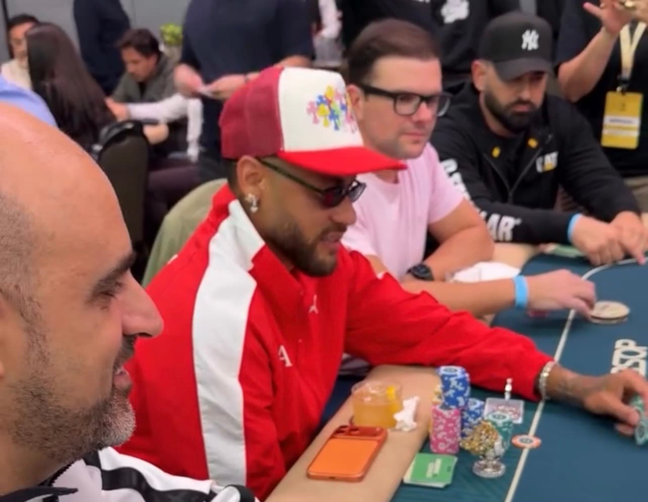 Liberado pelo Santos, Neymar participa de torneio de poker e celebra vitória