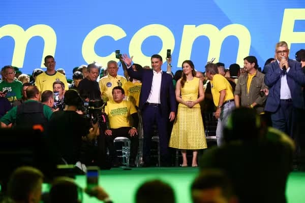 PL lança candidatura de Flávio Bolsonaro à Presidência; senador promete seguir legado do pai