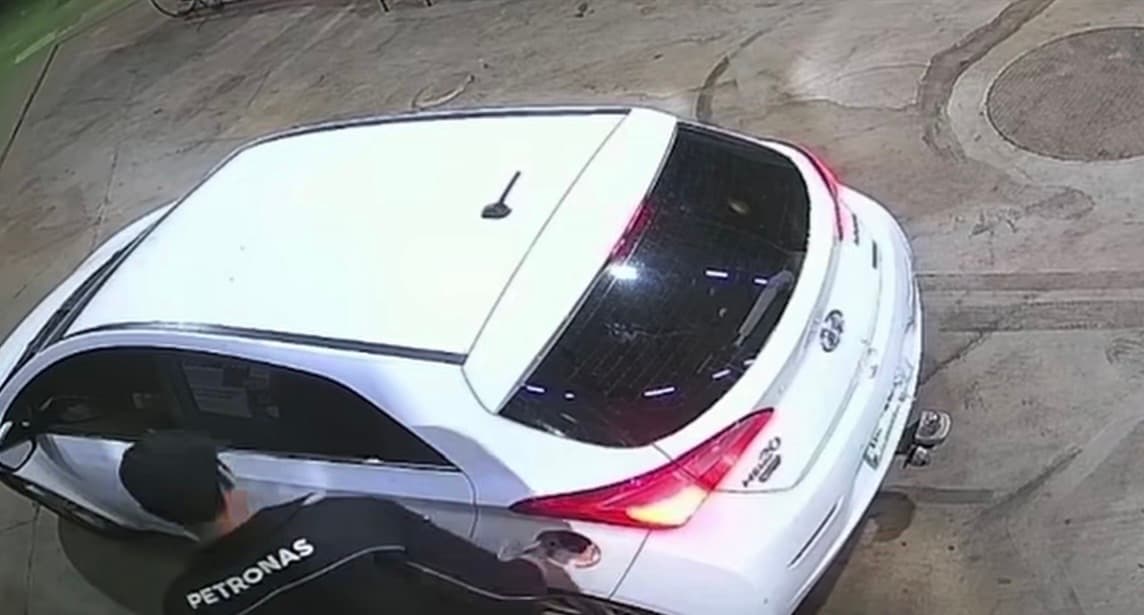 Motorista cobre placa de carro, abastece R$ 305 e foge sem pagar em posto