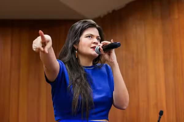 TRE-GO decide cassar mandato da vereadora Aava Santiago por infidelidade partidária