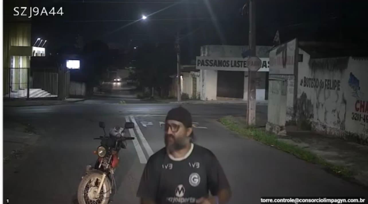 Motorista de caminhão de lixo é agredido com pedra por motociclista, em Goiânia