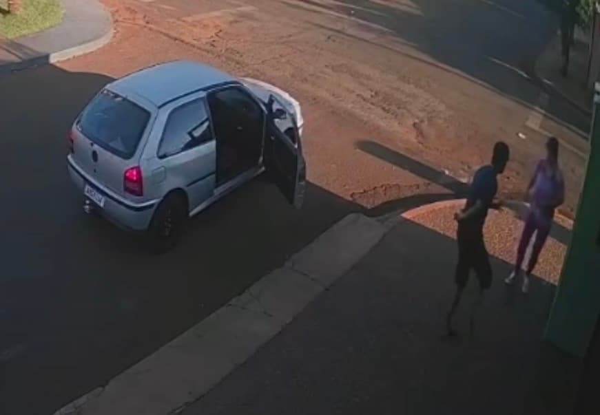 PM rastreia celular e prende dupla suspeita de roubo com arma falsa menos de uma hora