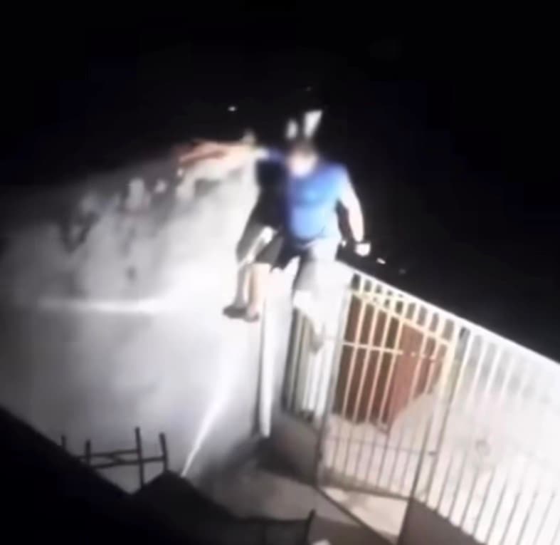 Homem invade casa de madrugada e é pego no pulo pela PM
