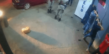 PM é flagrado dando soco, chute e esfregando cigarro na boca de trabalhador em Goiás