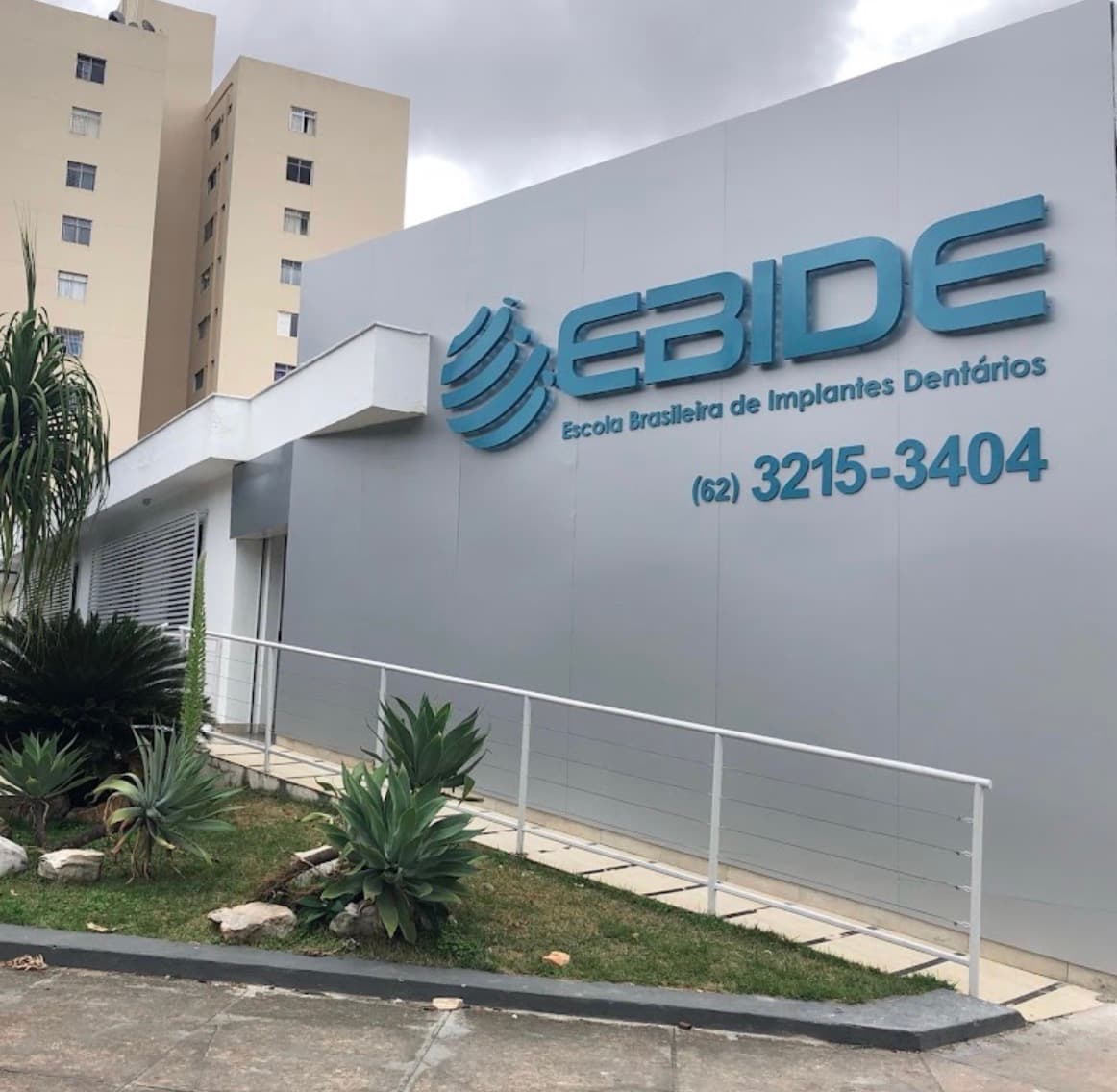 Ladrões invadem clínica abandonada e tentam furtar aparelhos de raio-X