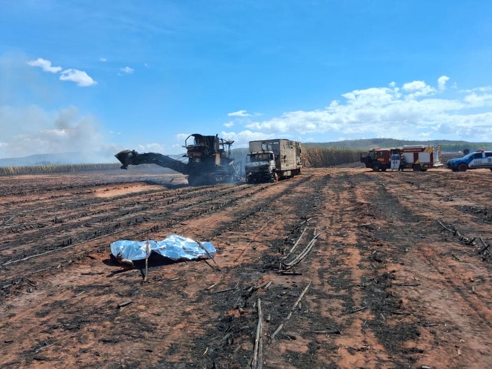 Corpo é encontrado queimado durante combate a incêndio em máquina agrícola