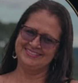 Corpo de costureira morta em acidente entre carro e ambulância na GO-462 é enterrado