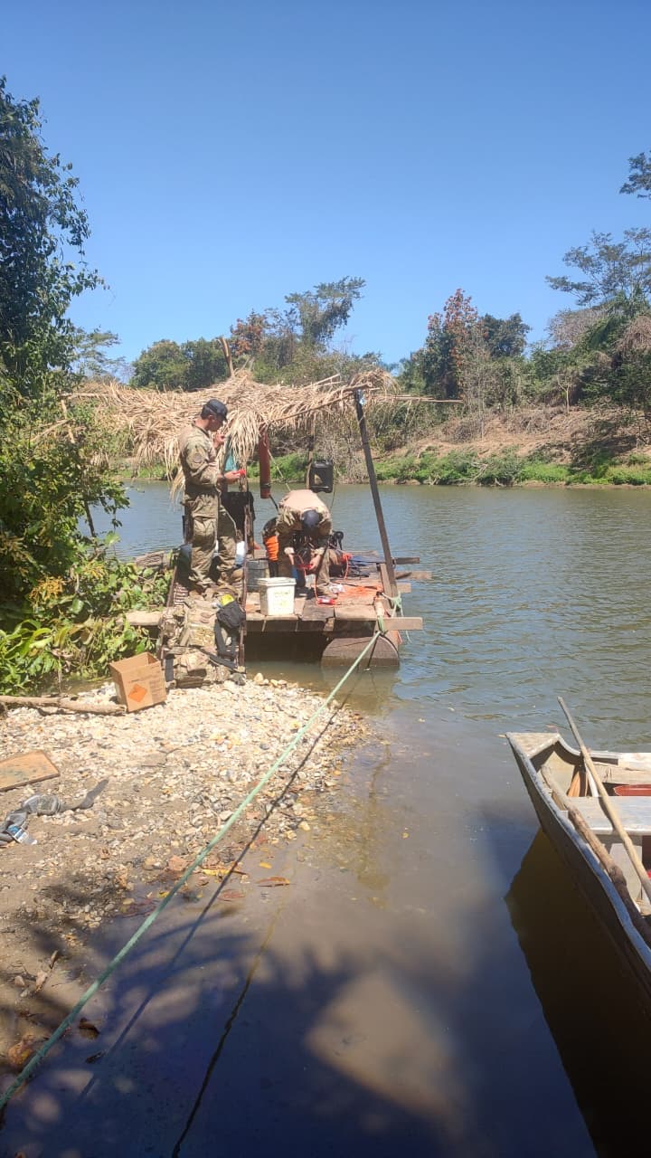 Operação com explosões e helicóptero detona garimpo ilegal na região de Cavalcante