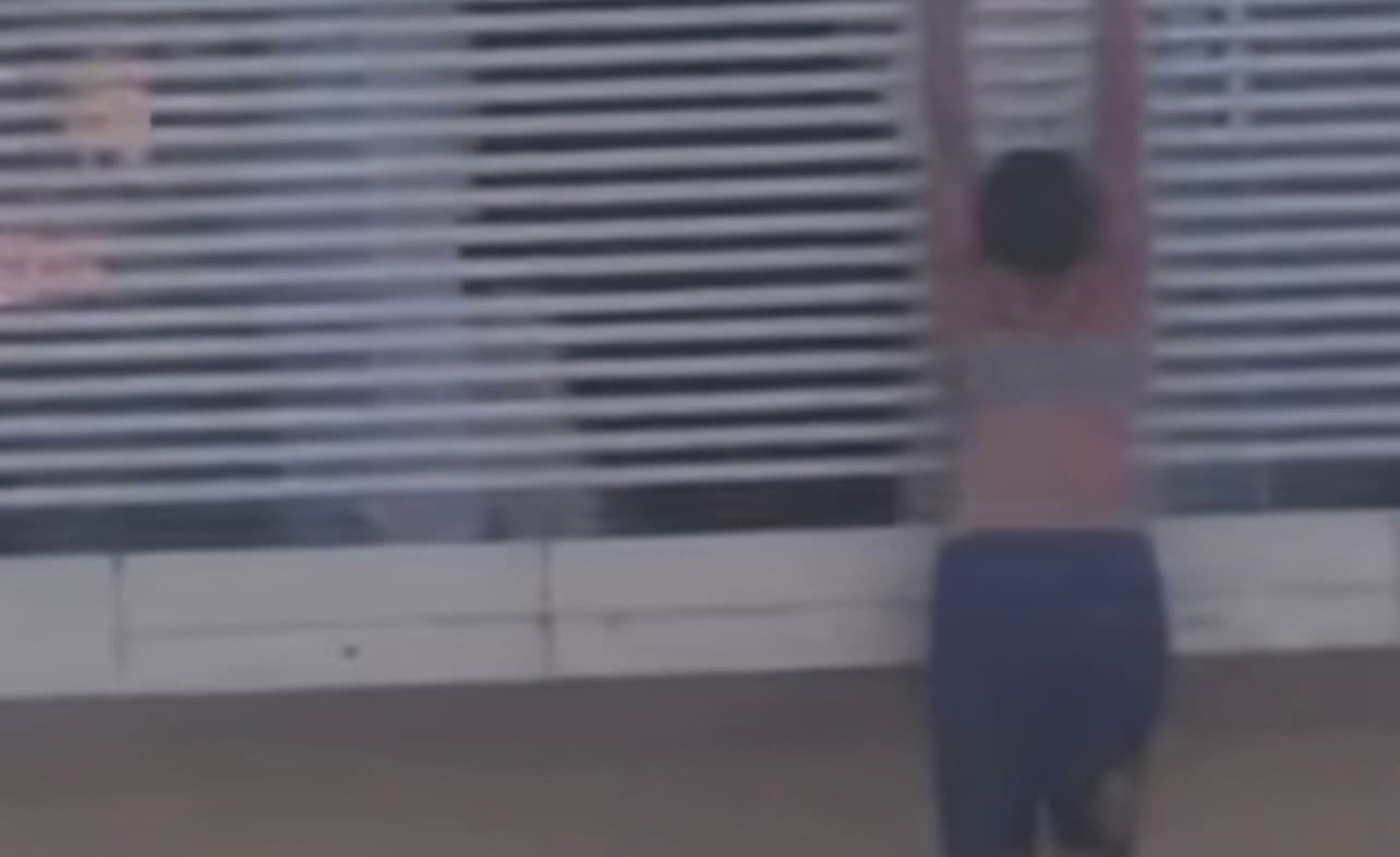 Mulher pula de sacada para fugir de incêndio em sobrado e tem 40% do corpo queimado