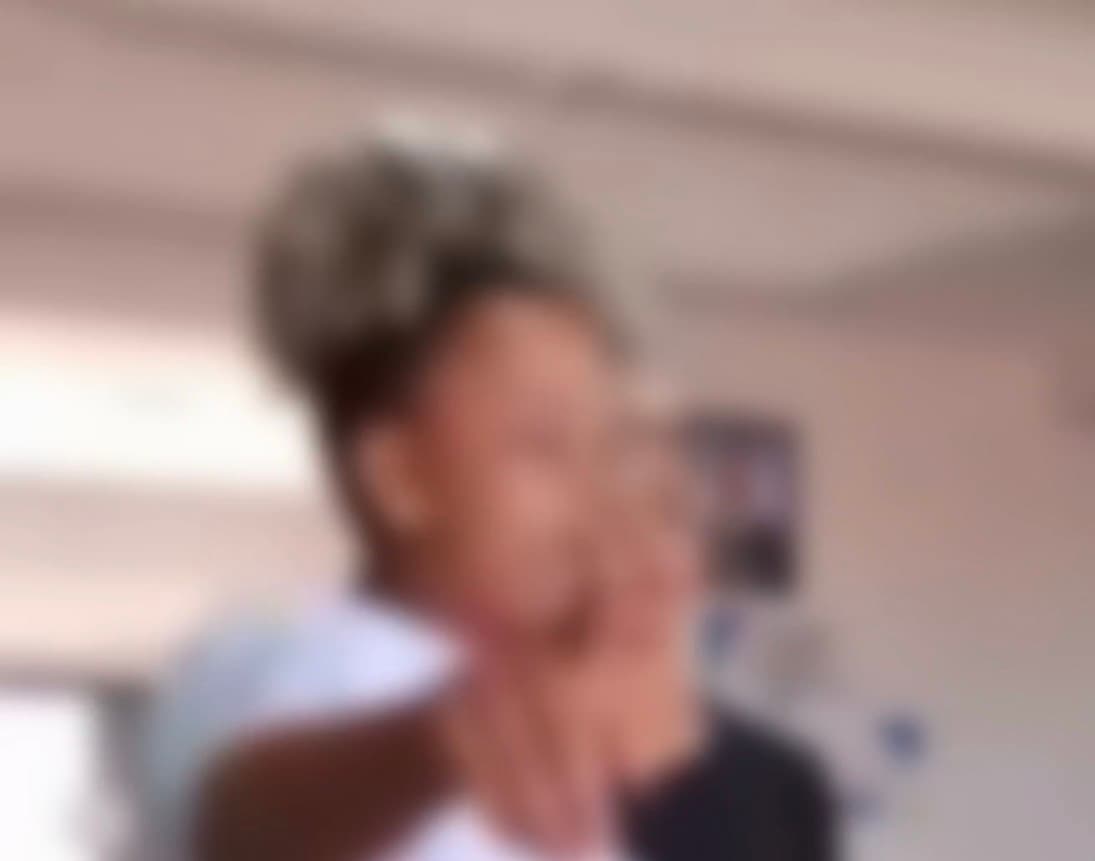 Mãe acusa idoso de 'cantar' filho com problemas mentais em banheiro de posto de saúde em Valparaíso