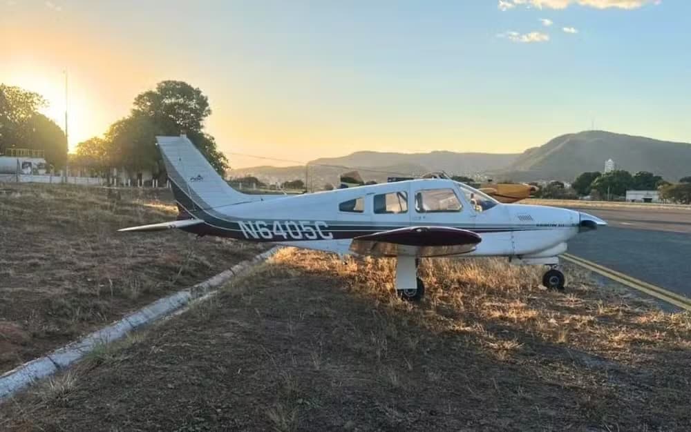 Avião faz pouso forçado na GO-174 após sofrer pane elétrica