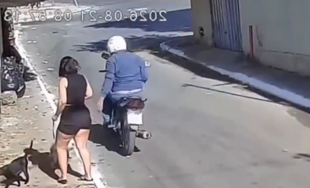 Polícia procura motociclista que apalpou mulher em rua de Goiânia