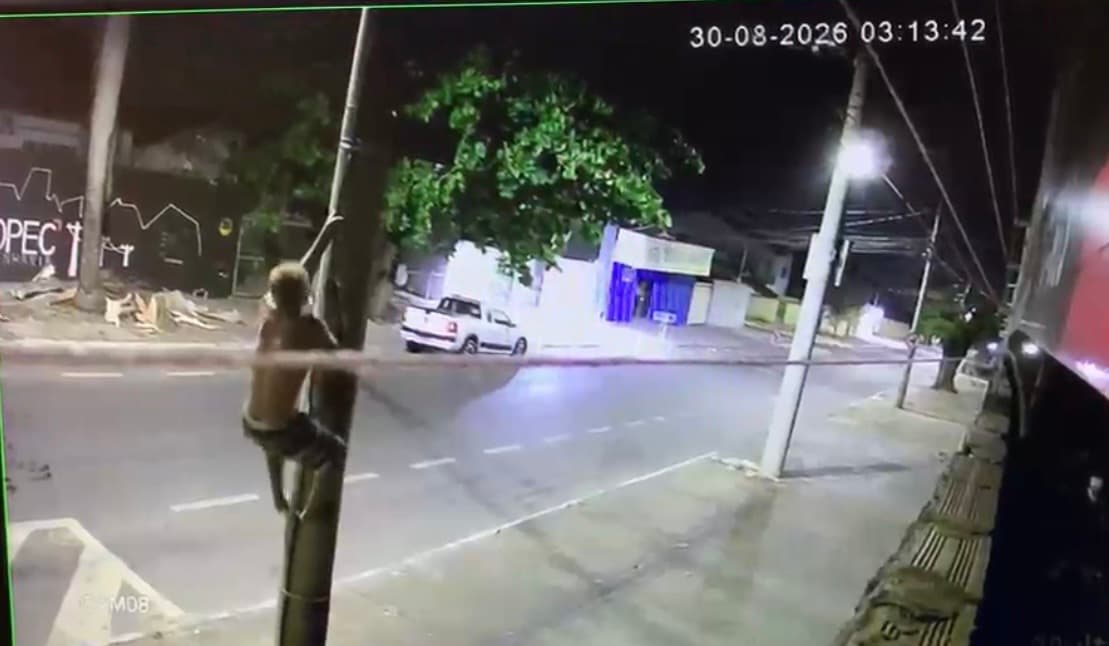 Homem escala poste para furtar fios e morre após levar choque elétrico