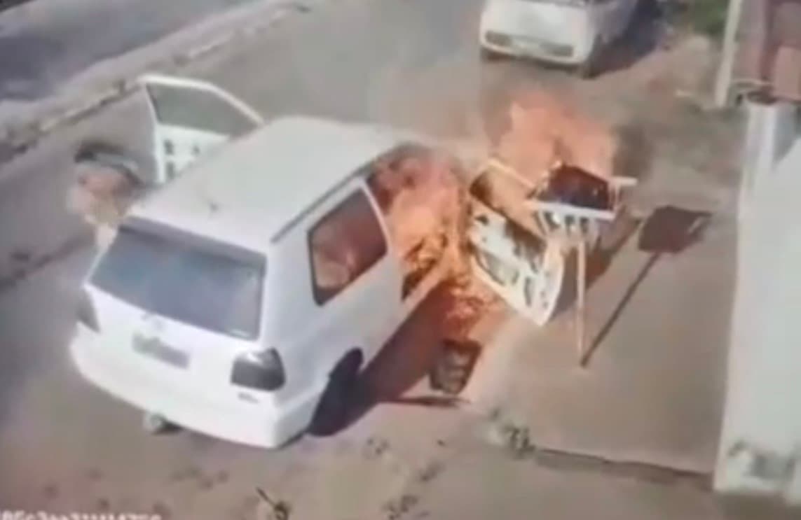 Homem fica ferido após carro explodir durante manutenção