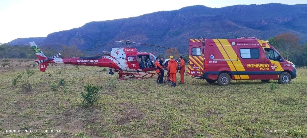 Parapente fecha durante pouso e piloto fica ferido após cair de 15 metros de altura