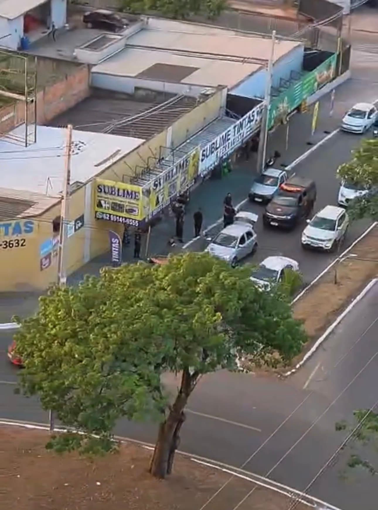 Helicóptero faz voo rasante e PM prende homem em carro roubado em Aparecida