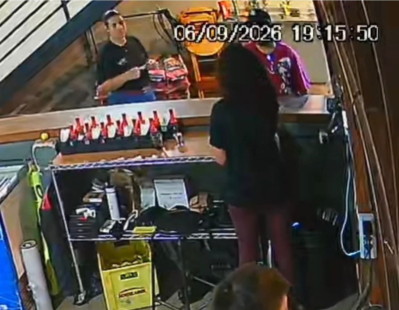 Trabalhador recebe salário, comemora em bar e é morto ao pagar conta; suspeito morreu em confronto