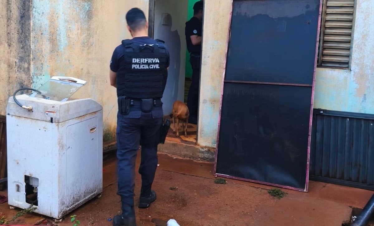 Dupla que abordou e roubou motociclista na marginal botafogo é presa; mulher é chefe de ponto de tráfico