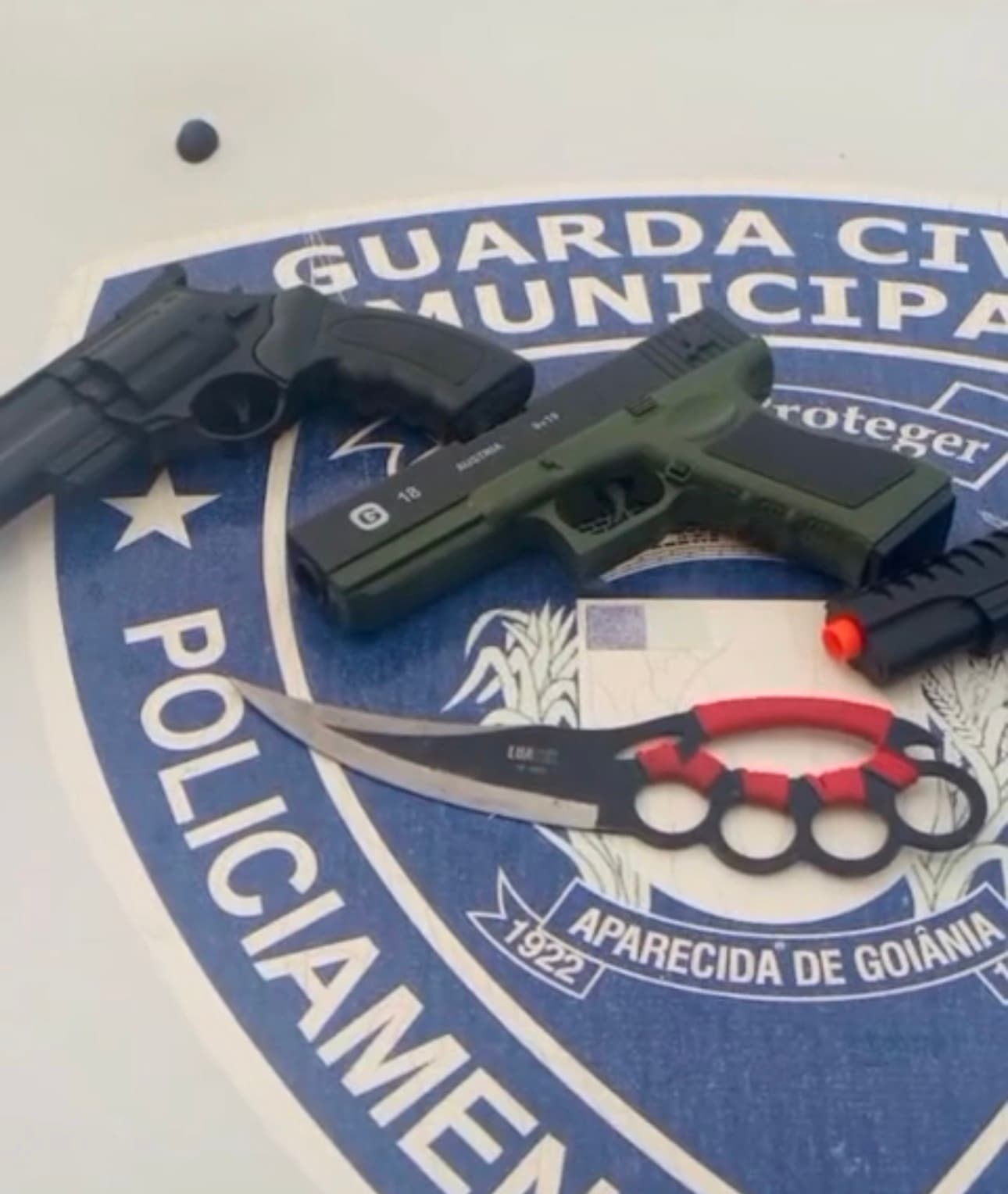 Adolescentes são resgatadas em casa abandonada e polícia apura suspeita de estupro