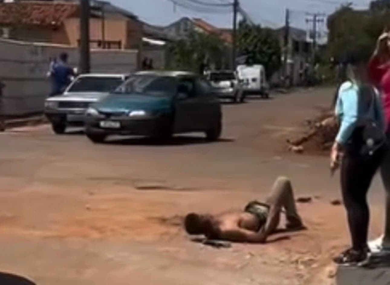 Homem é espancado a pauladas no Conjunto Vera Cruz por suspeita de furto
