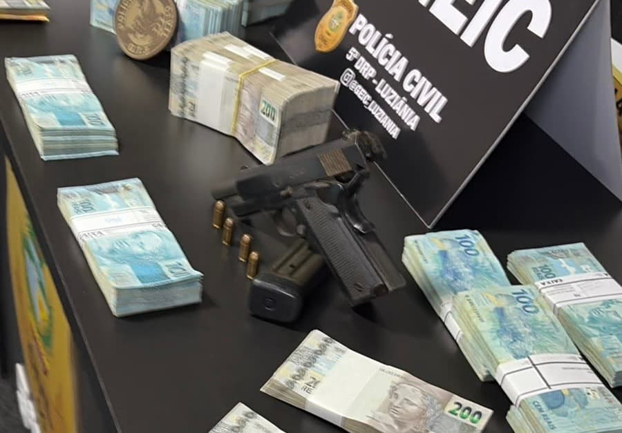 Idoso de 72 anos é preso na saída de banco com R$ 504 mil e arma; polícia apura caixa dois eleitoral