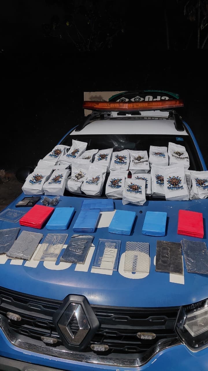 Carga de R$ 500 mil em cocaína é encontrada dentro de sofá no Setor Santa Rita em Goiânia
