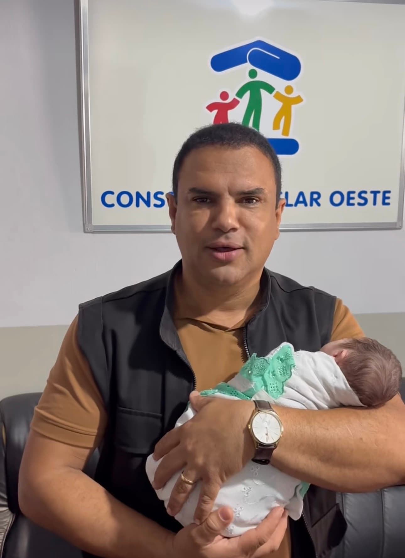 Irmãos recém-nascidos são acolhidos pelo Conselho Tutelar após entrega voluntária para adoção em Goiânia