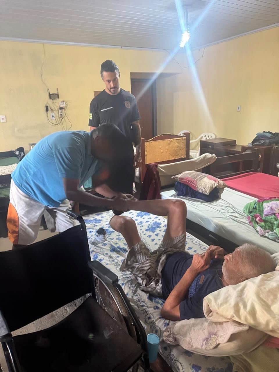Idosos com deficiência são resgatados de abrigo clandestino em Anápolis