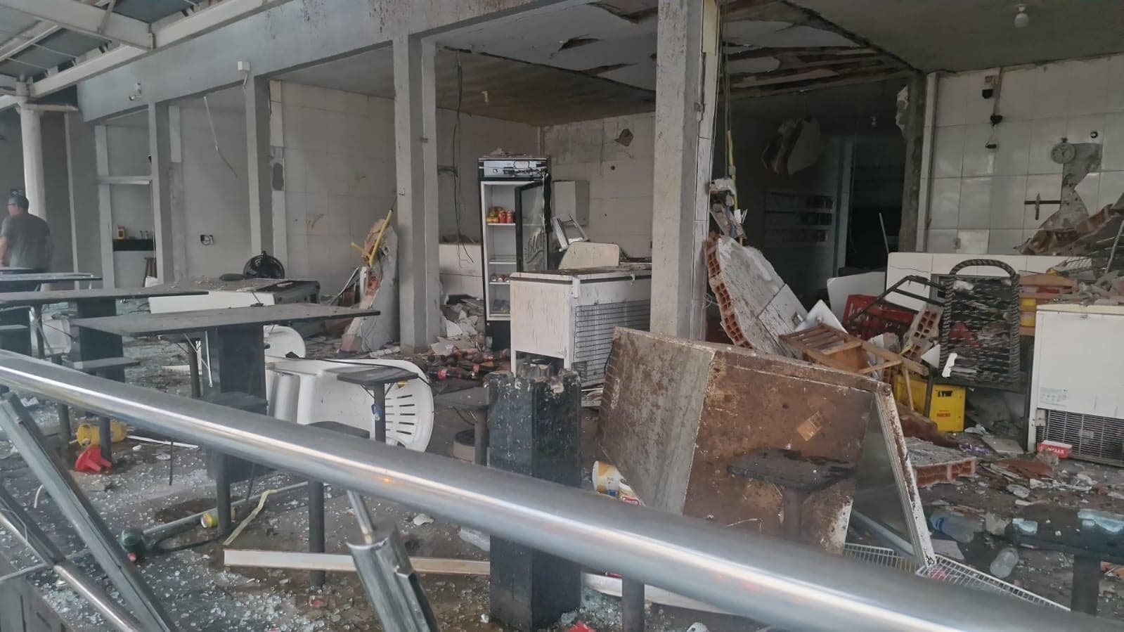 Vazamento de gás provoca forte explosão e deixa idoso ferido na rodoviária